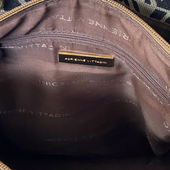 Adrienne vittadini handbag. - Picture 9 of 11